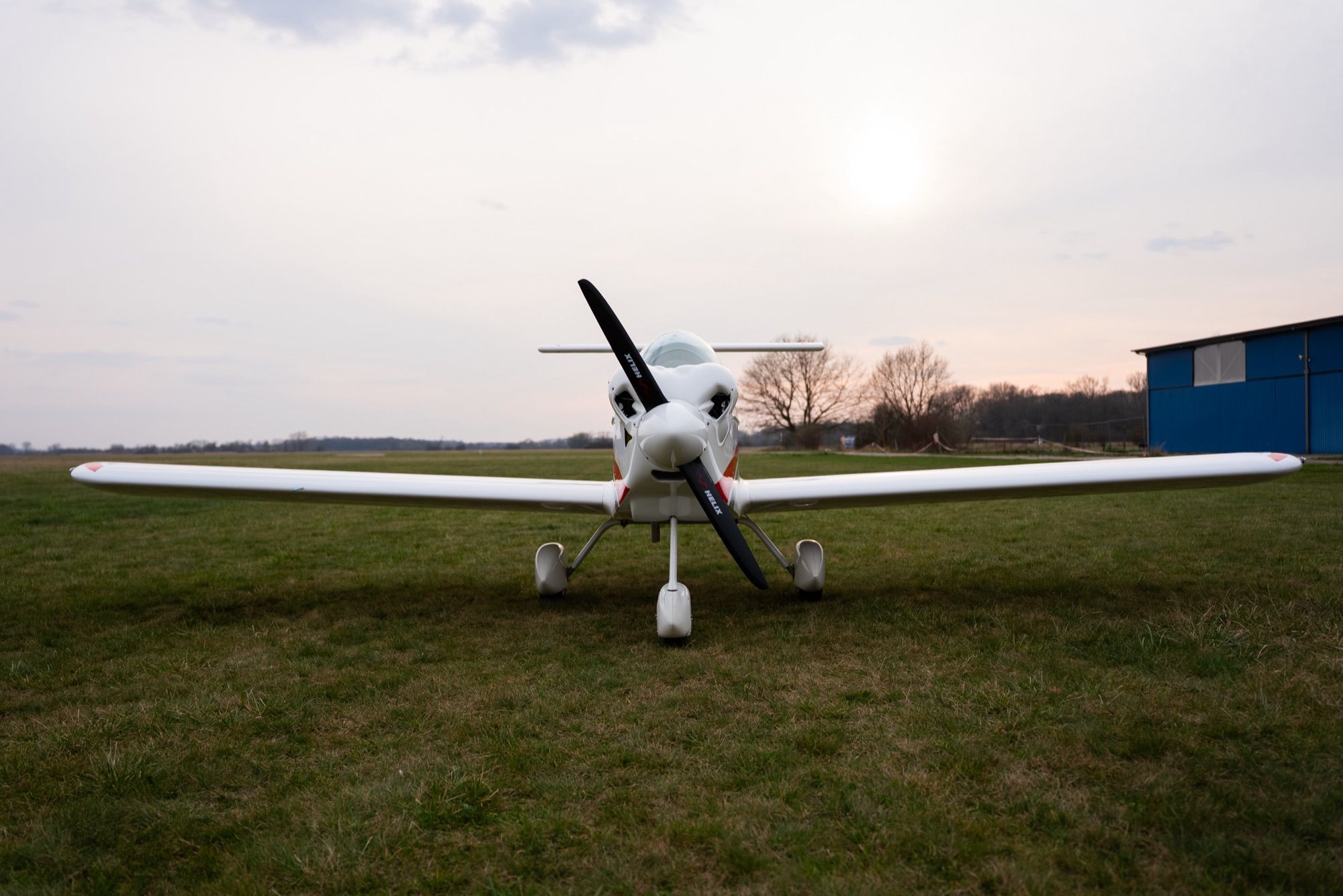 SD-1 Minisport seen head-on on a grass airfield