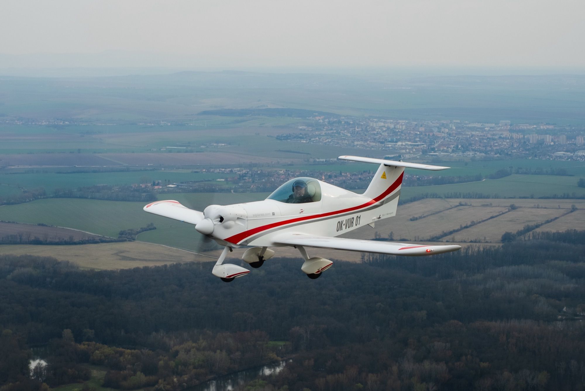 SD-1 Minisport in flight, front three-quarter view