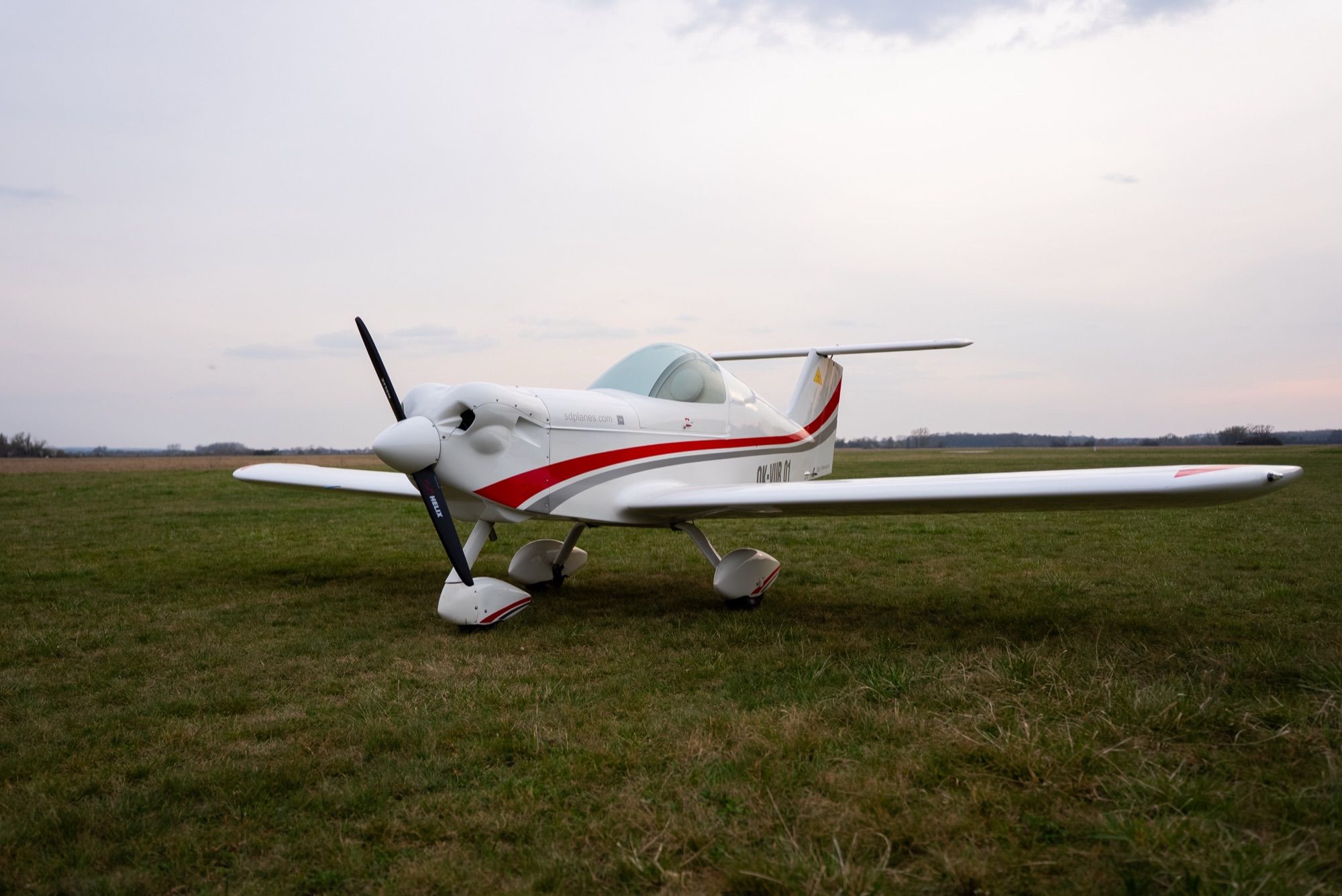 SD-1 Minisport parked on a grass airfield