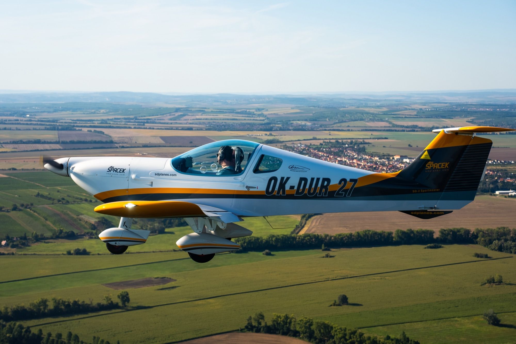 SD-2 SportMaster in flight, side profile